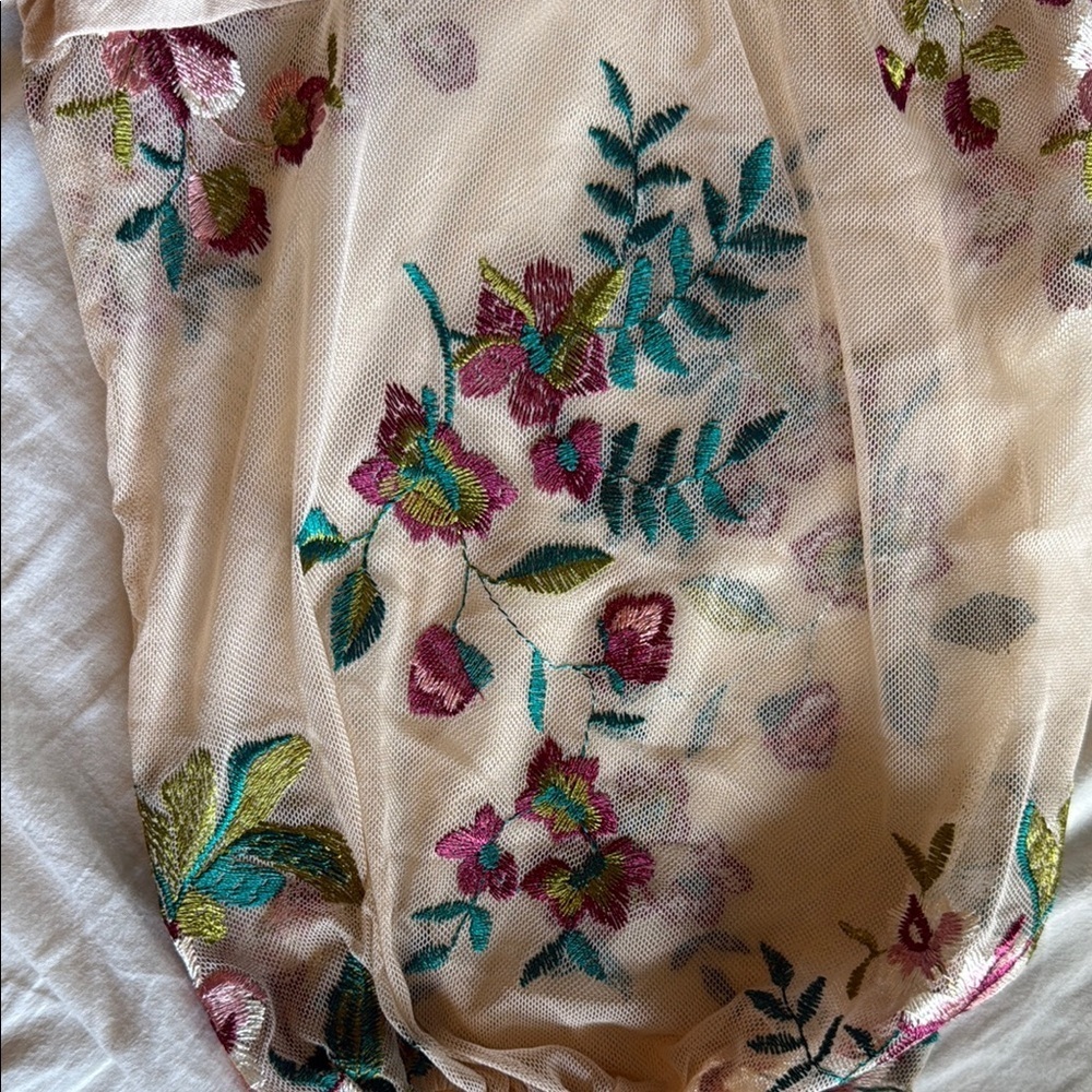 Floral Sleeve Cream Top - Picture 4 of 6